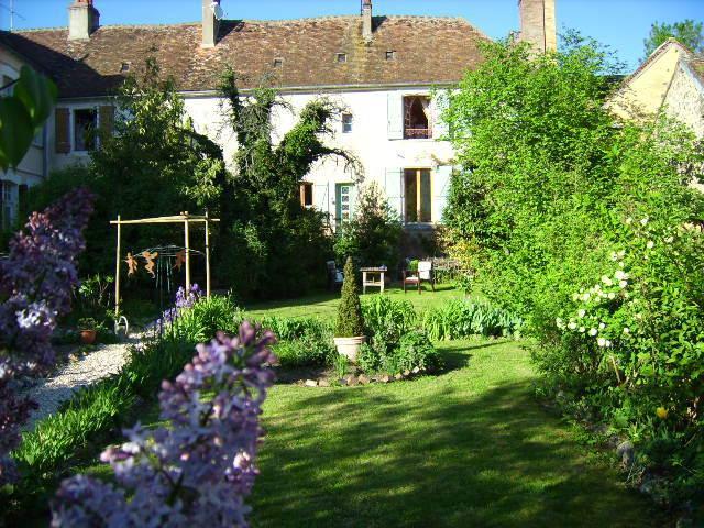 Maison Marthe B & B Saint-Sauveur-en-Puisaye Buitenkant foto